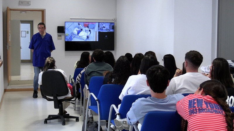 dos-caras-misma-moneda-cuidar-pacientes-formar-enfermeros-dia-internacional-enfermeria-012