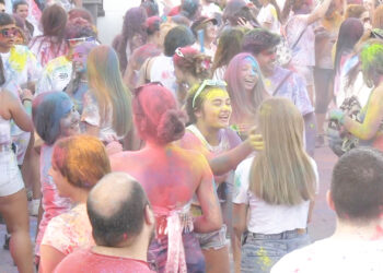 holi-dia-yoga-volveran-llenar-ceuta-color-bienestar