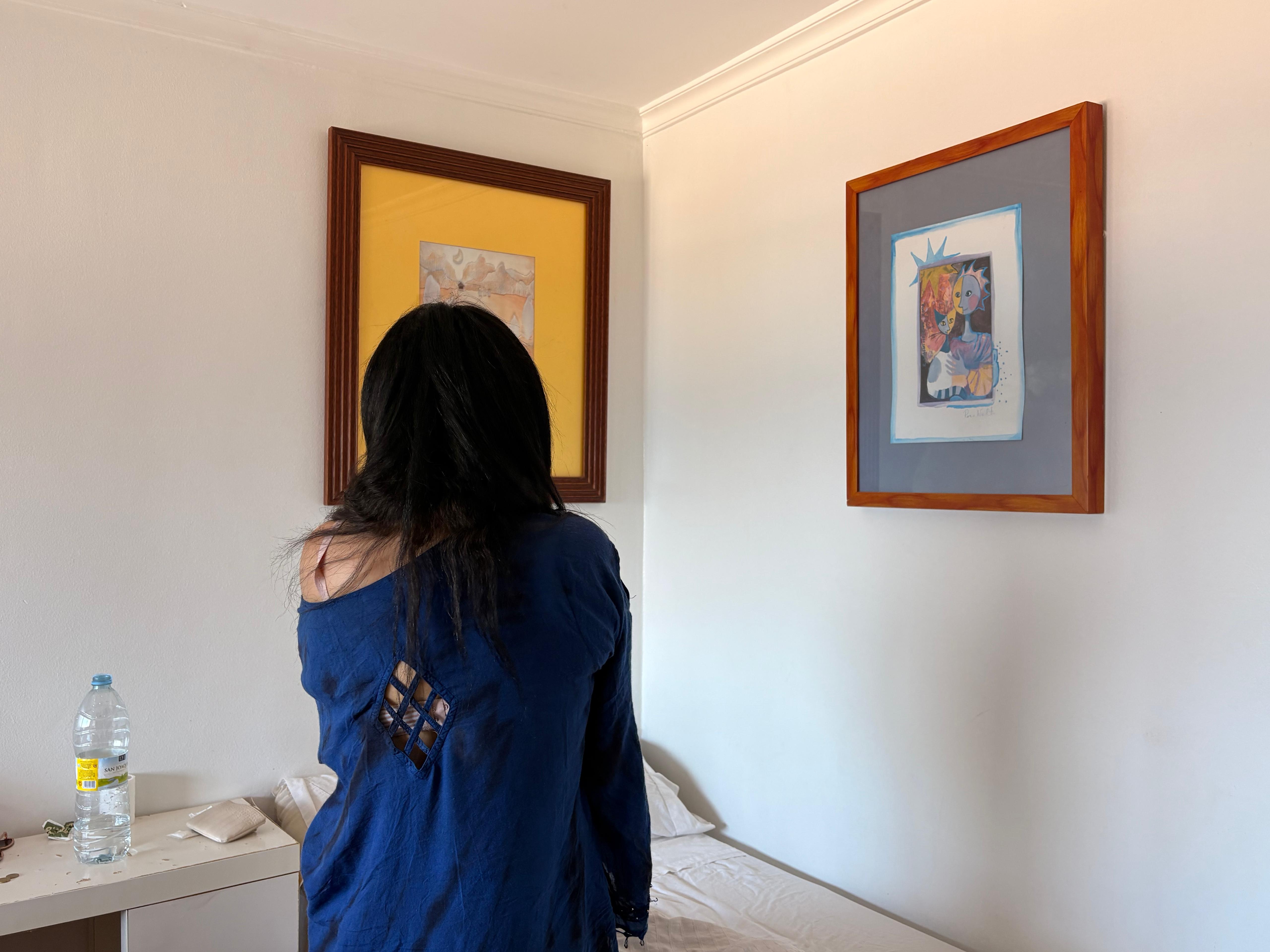 hostal-loubna-mujer-abandonada-sistema-historia-loubna-1