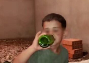 indignacion-marruecos-obligan-nino-beber-alcohol-graban
