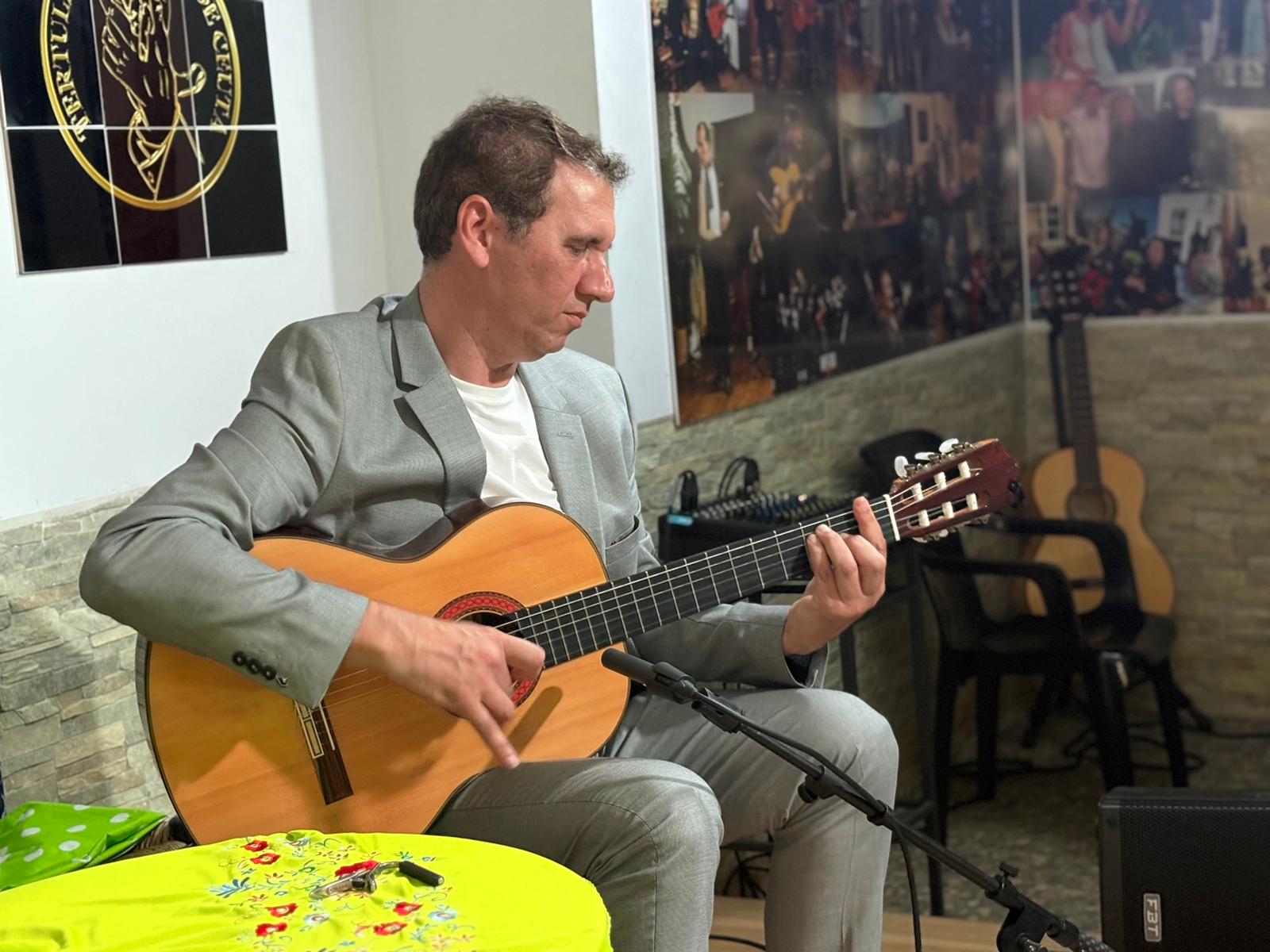 juan-agujetas-antonio-anzonini-estrenan-tertulia-flamenca-12