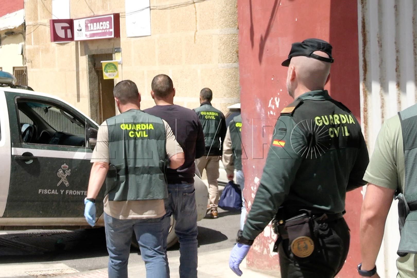 portada-guardia-civil-localiza-pistola-registro-almadraba-detenido