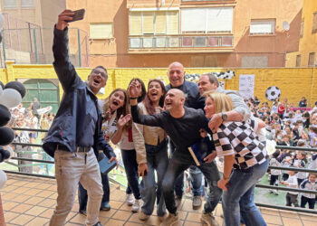 portada-luhay-hamido-sorpresa-colegio-beatriz-silva-homenaje