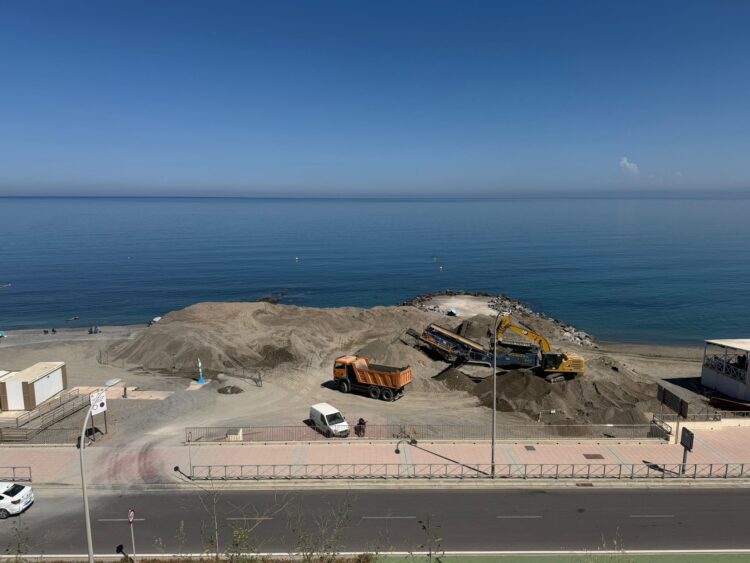 presidente-barriada-principe-felipe-denuncia-estado-playa-tarajal-2