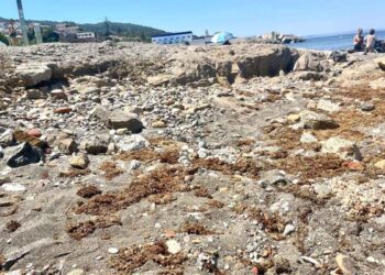 usuarios-playa-benitez-hartos-suciedad-falta-mantenimiento-002