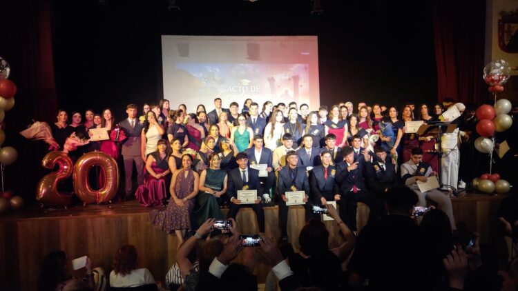 alumnos-bachillerato-ies-abyla-celebran-graduacion-2026
