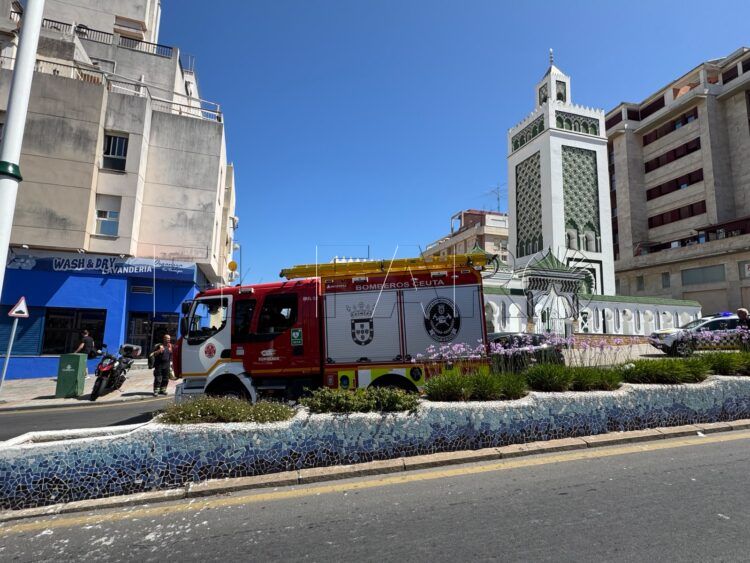 bomberos-actua-incendio-vivienda-calle-imam-hwidar-mezquita-mulay-mehdi-4