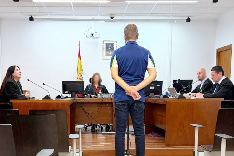 condenado-empujar-mujer-robarle-dinero