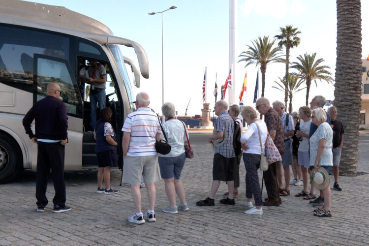 crucero-aurora-turistas-puerto-sin-marca-1