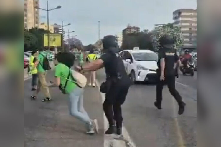 docente-brutalmente-agredida-policia