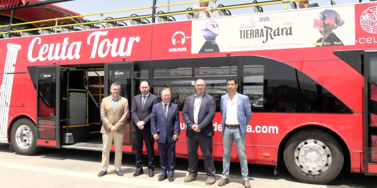 fotos-ceuta-estrena-autobus-turistico-descapotable4_-portada