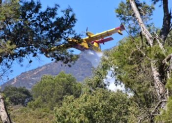hidroavion-helicoptero-incendio-garcia-aldave