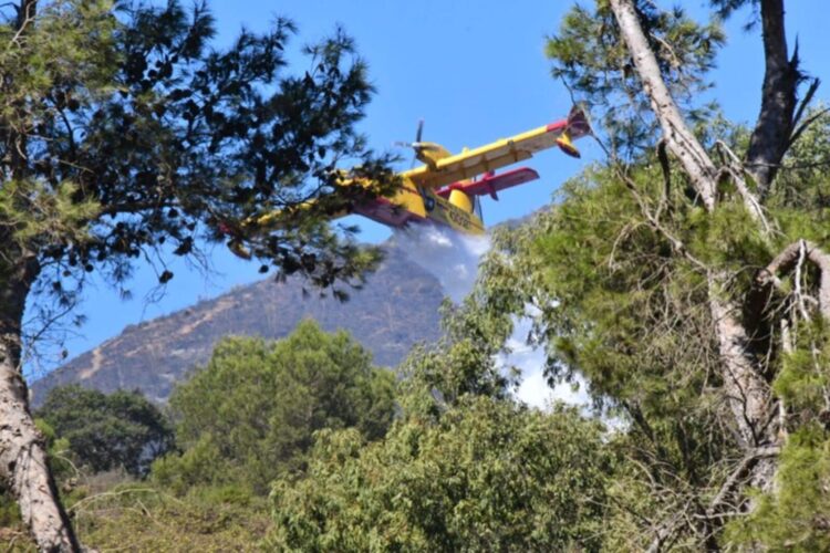 hidroavion-helicoptero-incendio-garcia-aldave