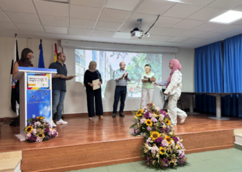 ies-clara-campoamor-excelencia-bilingue-entrega-diplomas.jpg de pantalla 2026-06-19 a las 15.39.40