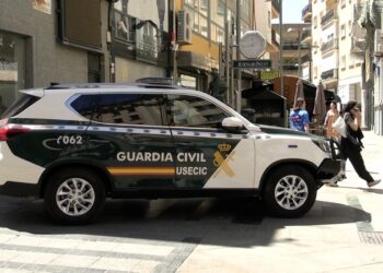 inmigrantes-carrera-ceuta-guardia-civil-detras-002