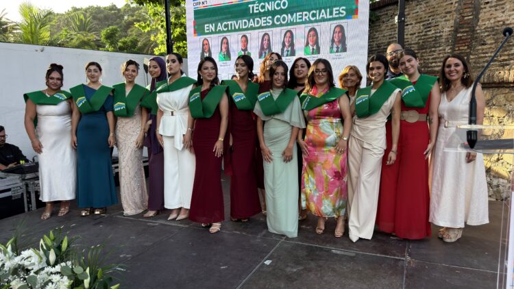 orgullo-emocion-graduacion-cifp-primer-grupo Image 2026-06-11 at 20.26.59 (2)