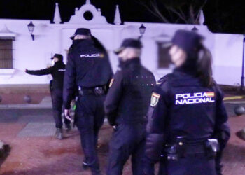 policia-nacional-entrada-parque-maritimo-poblado-marinero