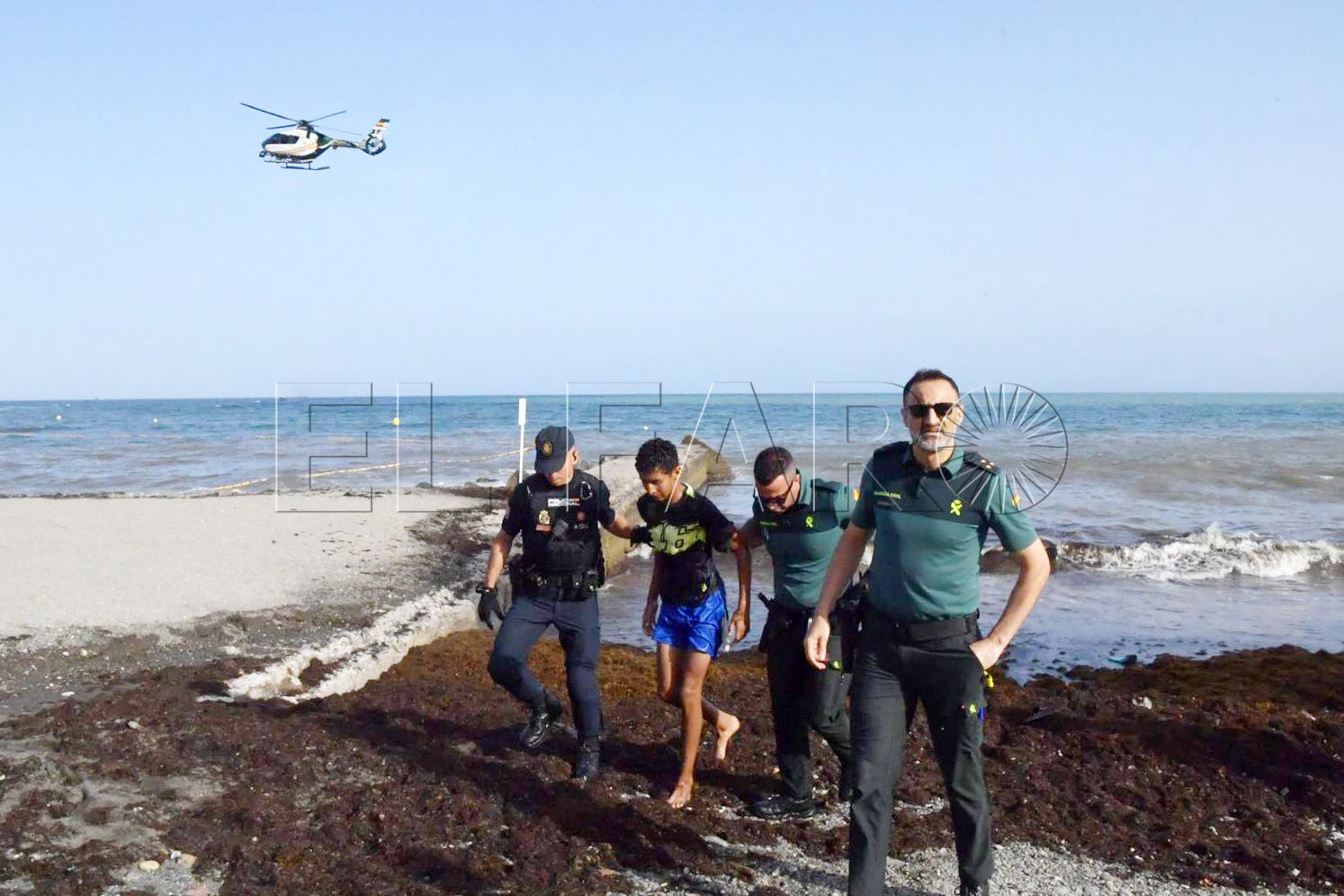 portada-huida-ninos-marruecos-ceuta-desborda-guardia-civil-helicoptero-1