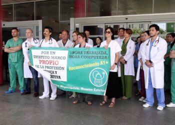 portada-medicos-vuelven-calle-voluntad-politica-mejorar-condiciones-nula