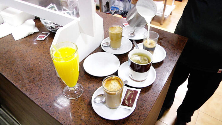 recurso-desayuno-cafeteria-trabajo-camarero