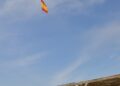 salto-paracaidista-deja-imagenes-espectaculares-playa-ribera-30