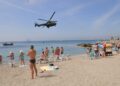 salto-paracaidista-deja-imagenes-espectaculares-playa-ribera-41