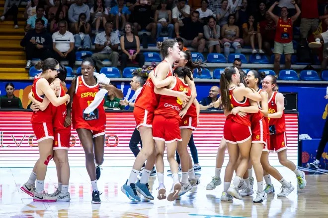 seleccion-espanola-sub-17-femenina-llega-ceuta-1