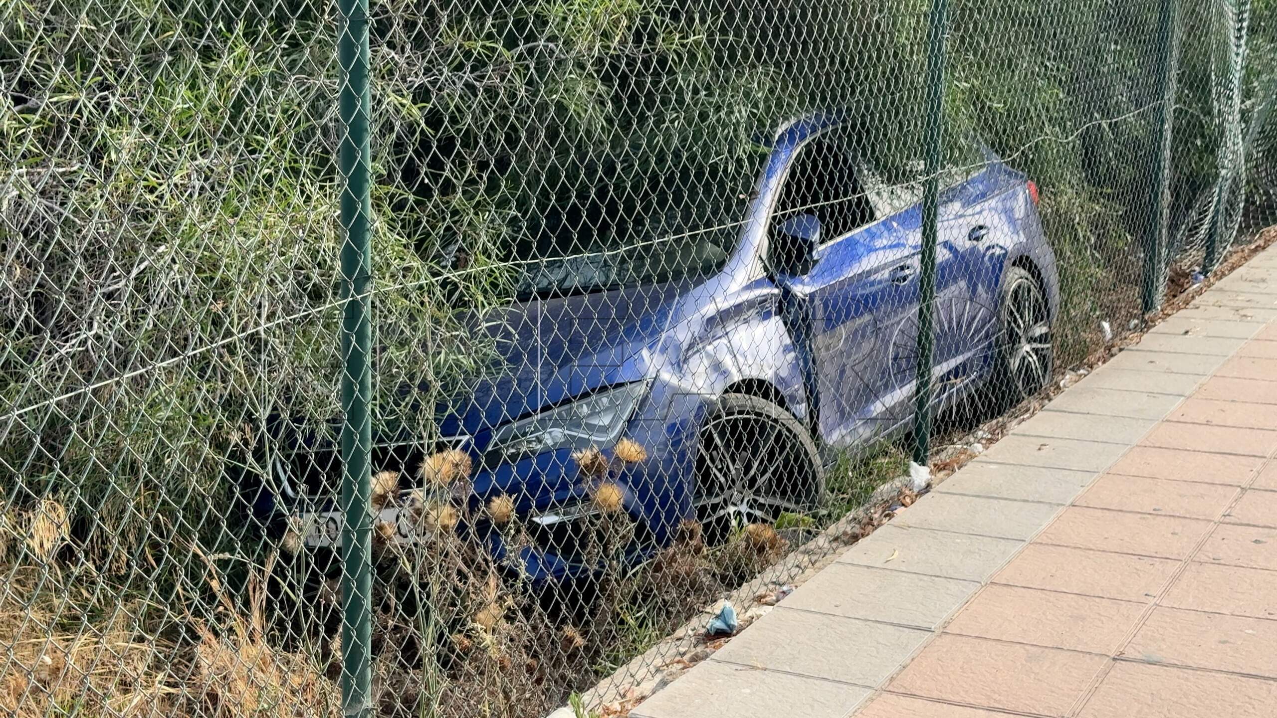 accidente-caballeria-coche-termina-dentro-cuartel-8