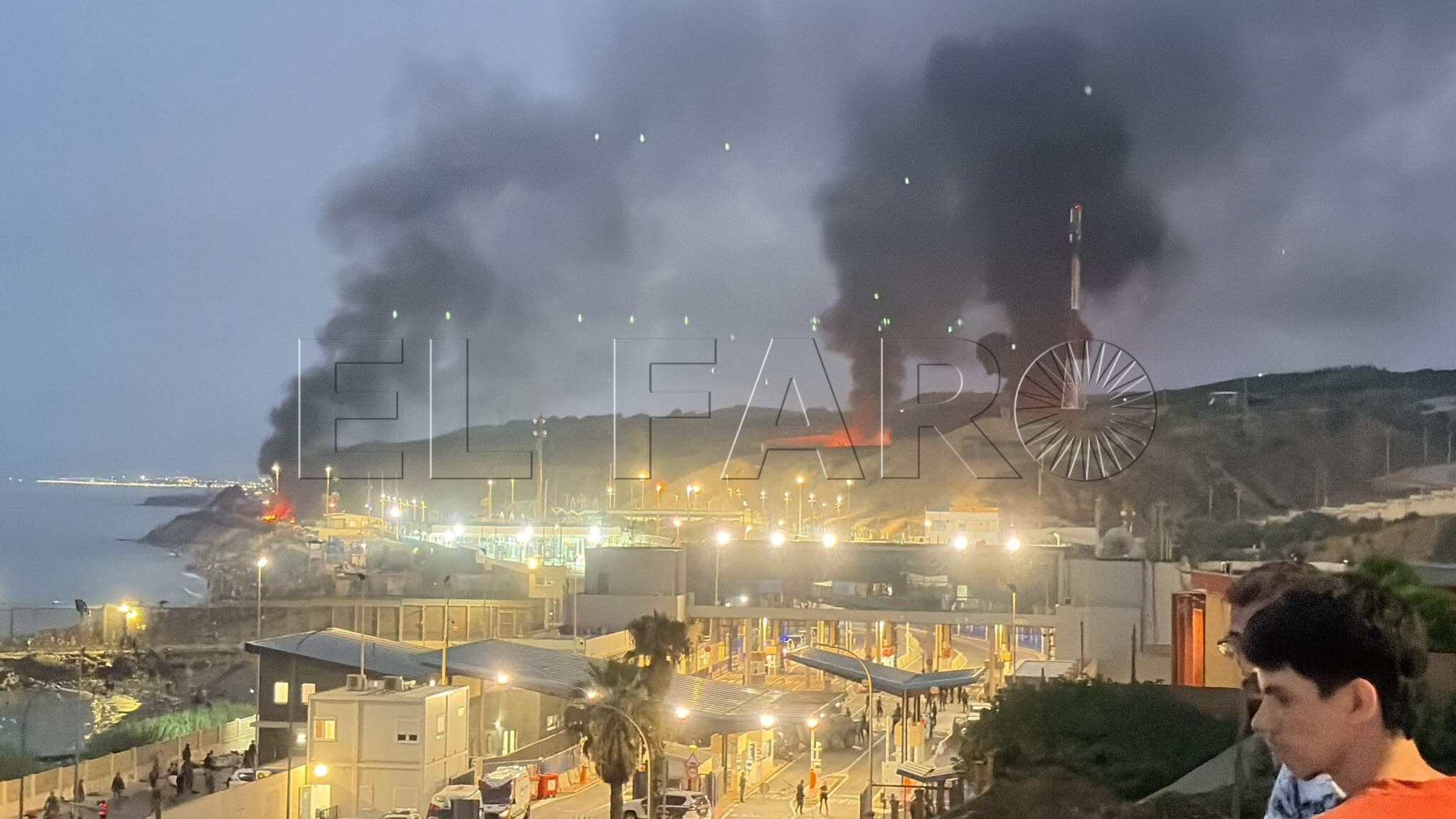 alerta-ceuta-marroquies-siguen-entrando-espigon-tarajal-00001