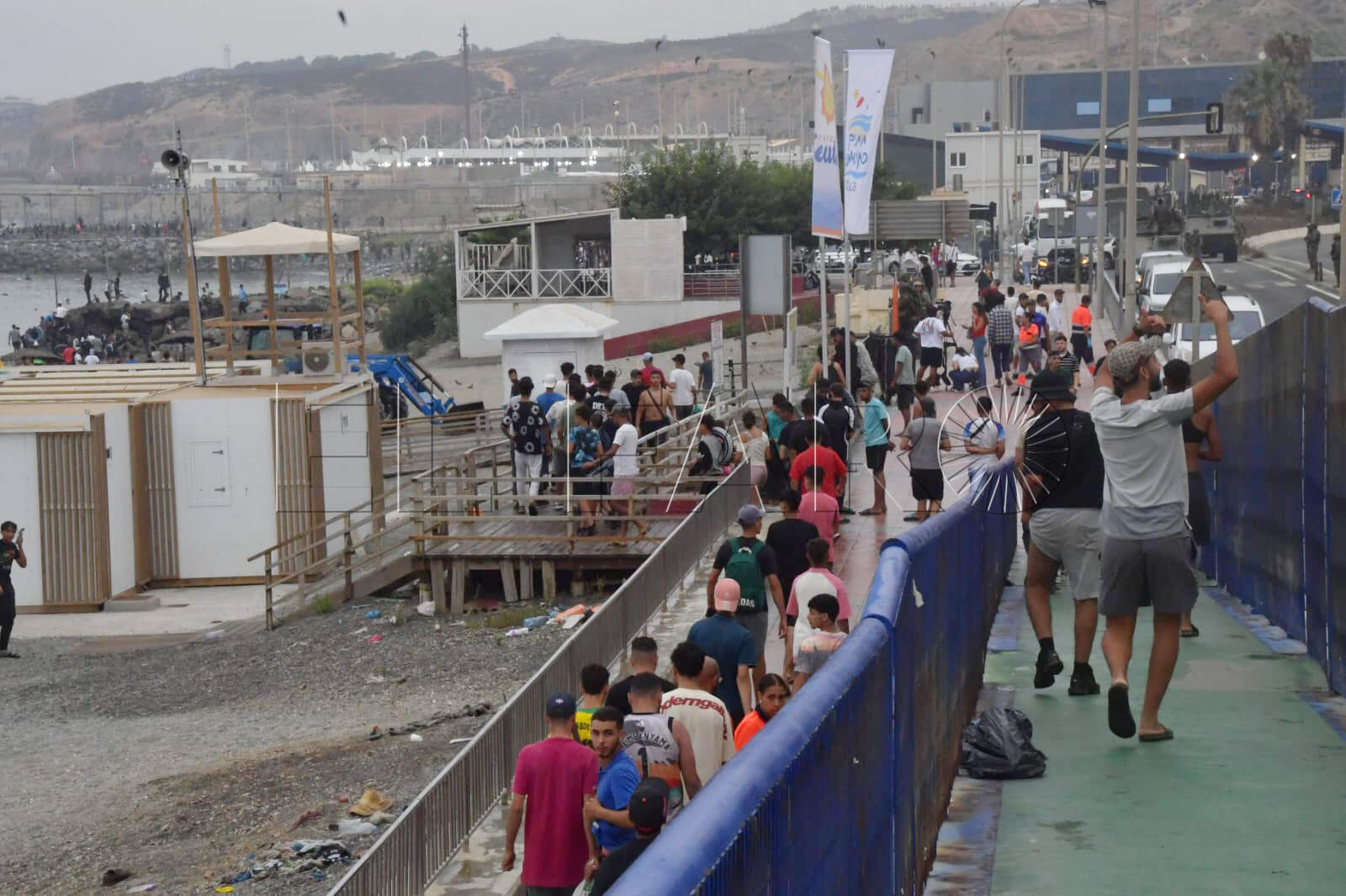 alerta-ceuta-marroquies-siguen-entrando-espigon-tarajal