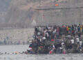 alerta-ceuta-marroquies-siguen-entrando-espigon-tarajal-2000-00019