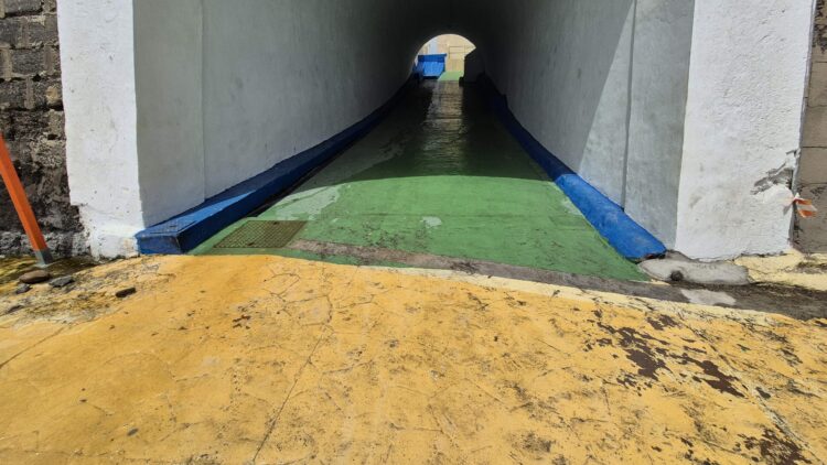 caida-acceso-chorrillo-destapa-peligro-fuga-agua-sin-reparar-1