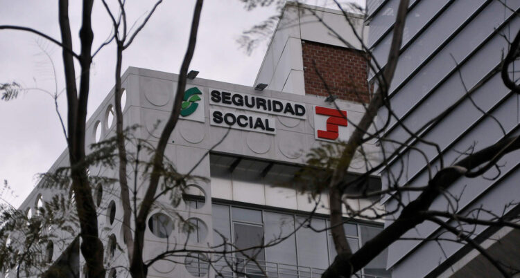 casi-mitad-jubilados-ceuties-recibe-pension-debajo-salario-minimo