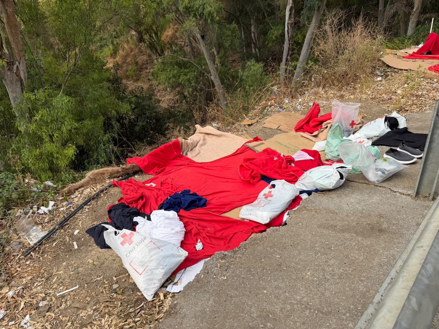 ceti-rodeado-otro-campamento-exterior-inmigrantes-19