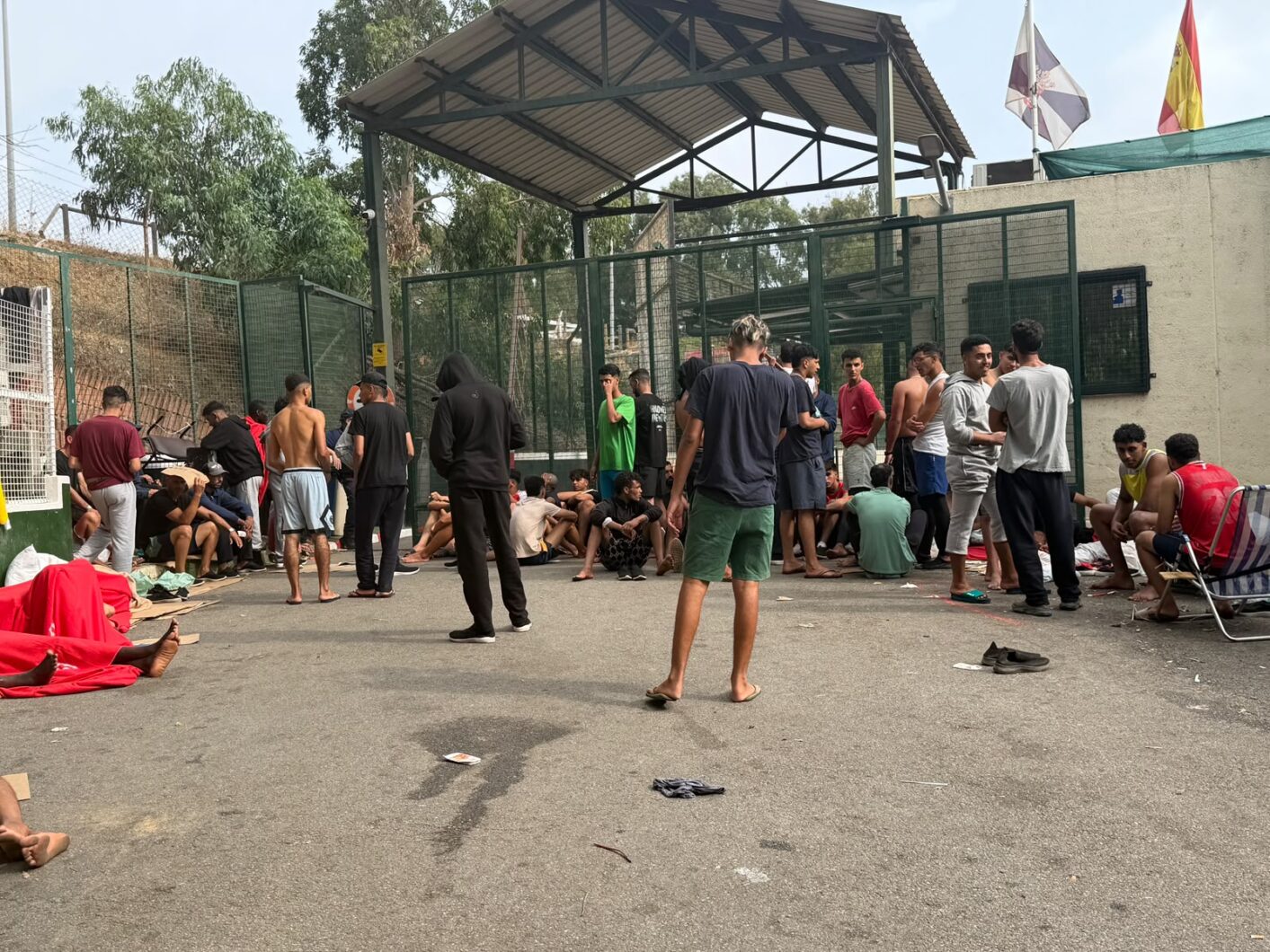 ceti-rodeado-otro-campamento-exterior-inmigrantes-6