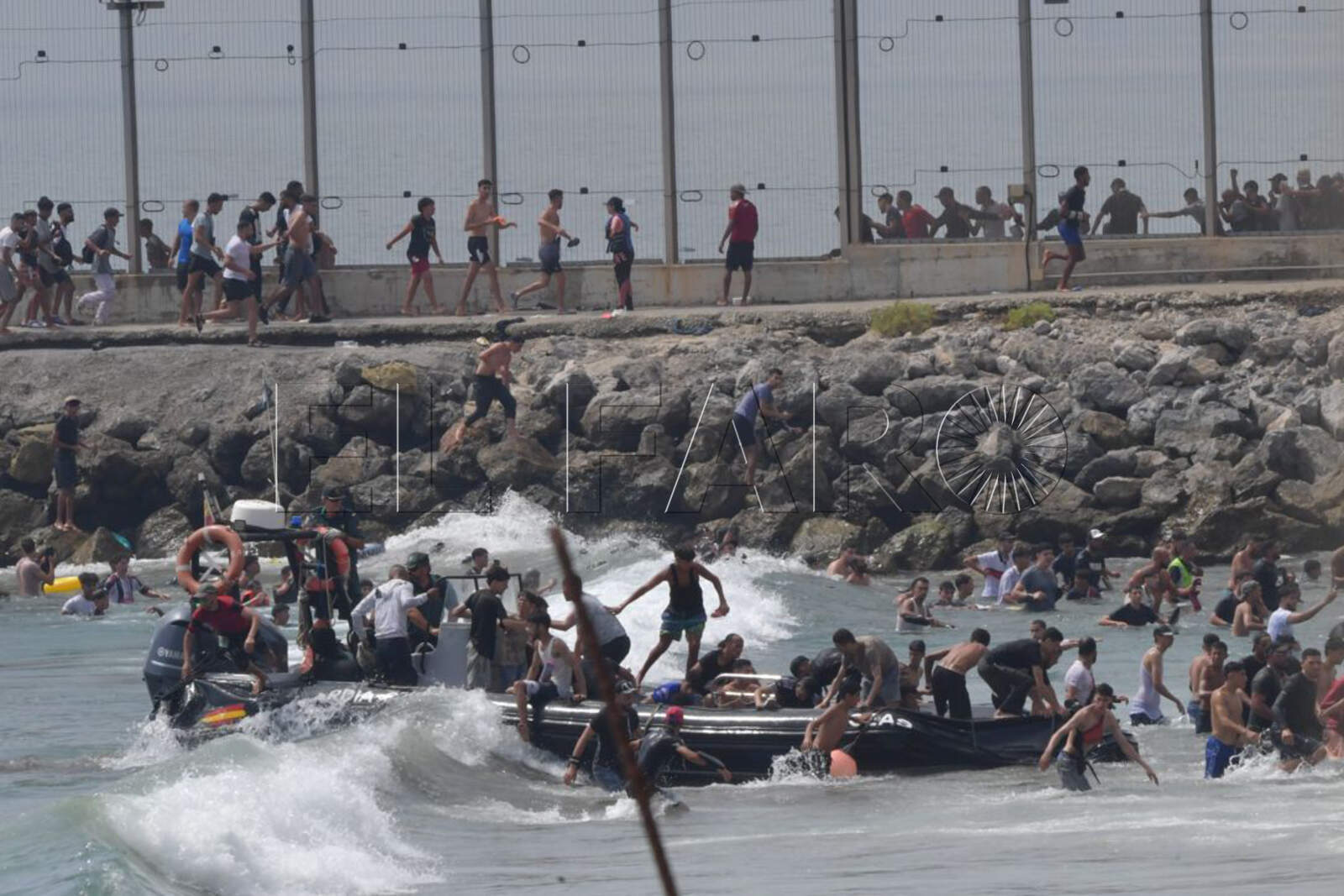 ceuta-alerta-descontrol-absoluto-miles-marroquies-espigon-26