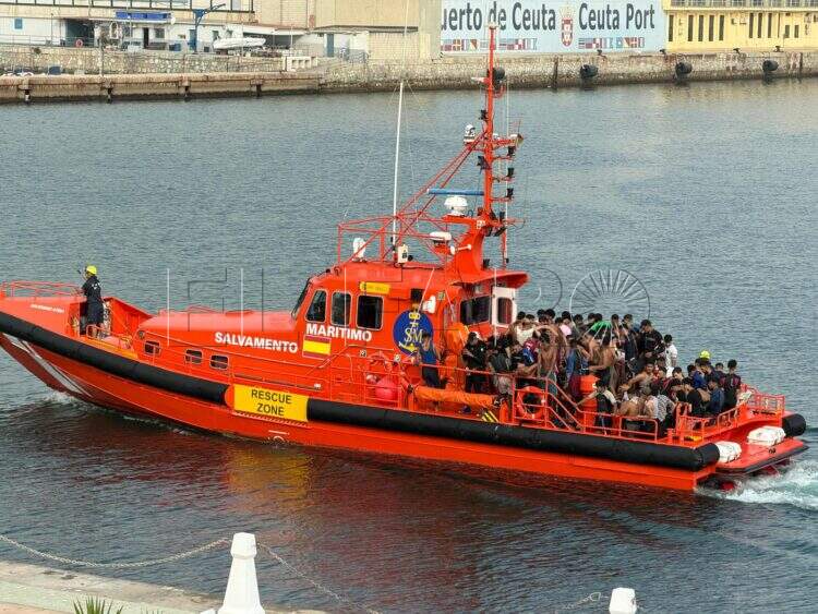ceuta-entrada-masiva-inmigrantes-nado-marruecos-1