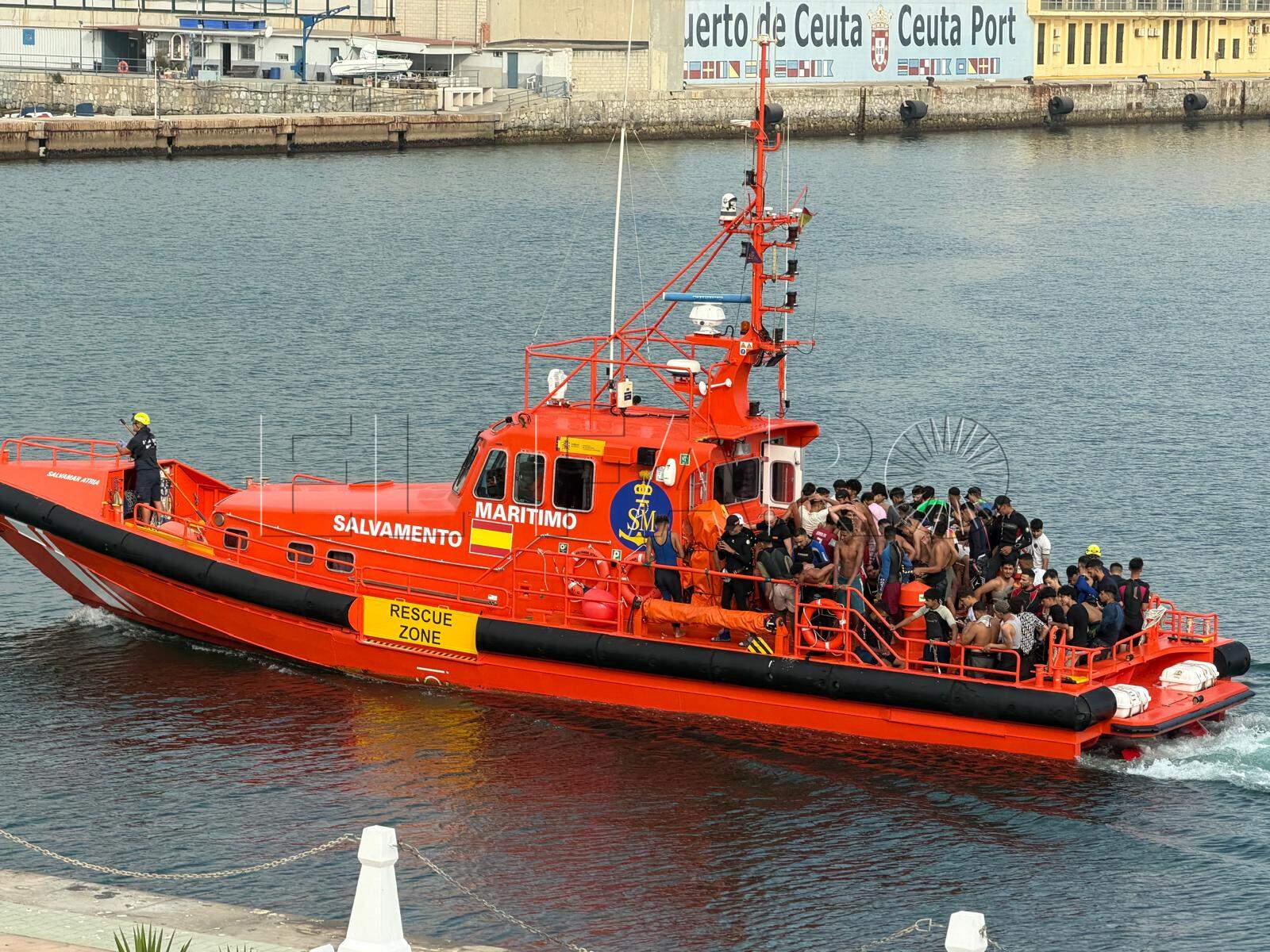 ceuta-entrada-masiva-inmigrantes-nado-marruecos-1