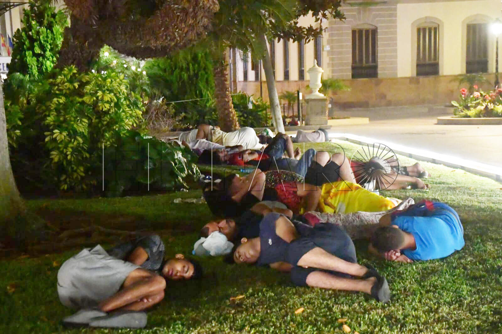 dormir-raso-imagen-crisis-migratoria-ceuta-00002