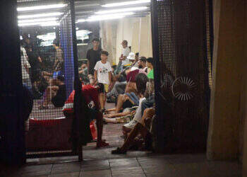 dormir-raso-imagen-crisis-migratoria-ceuta-00020