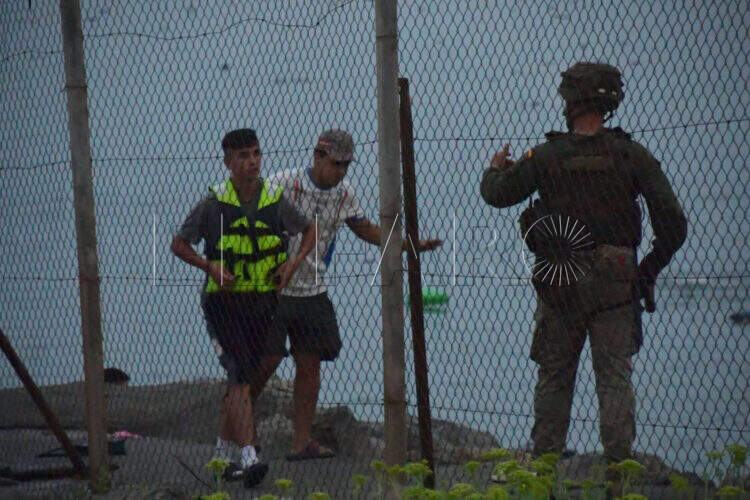 dormir-raso-imagen-crisis-migratoria-ceuta-00022