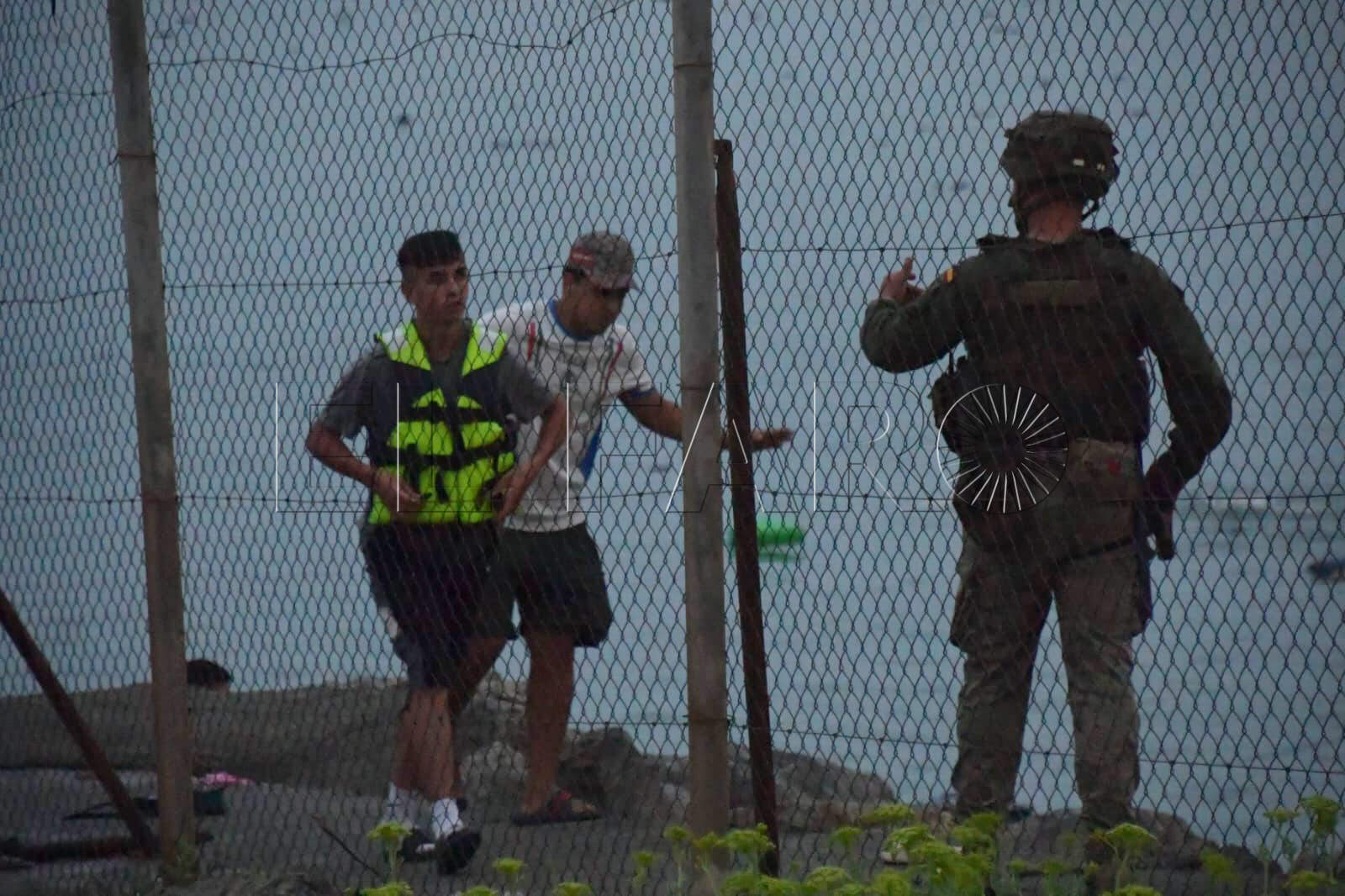 dormir-raso-imagen-crisis-migratoria-ceuta-00022