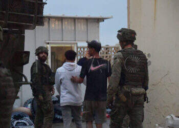 dormir-raso-imagen-crisis-migratoria-ceuta-00028