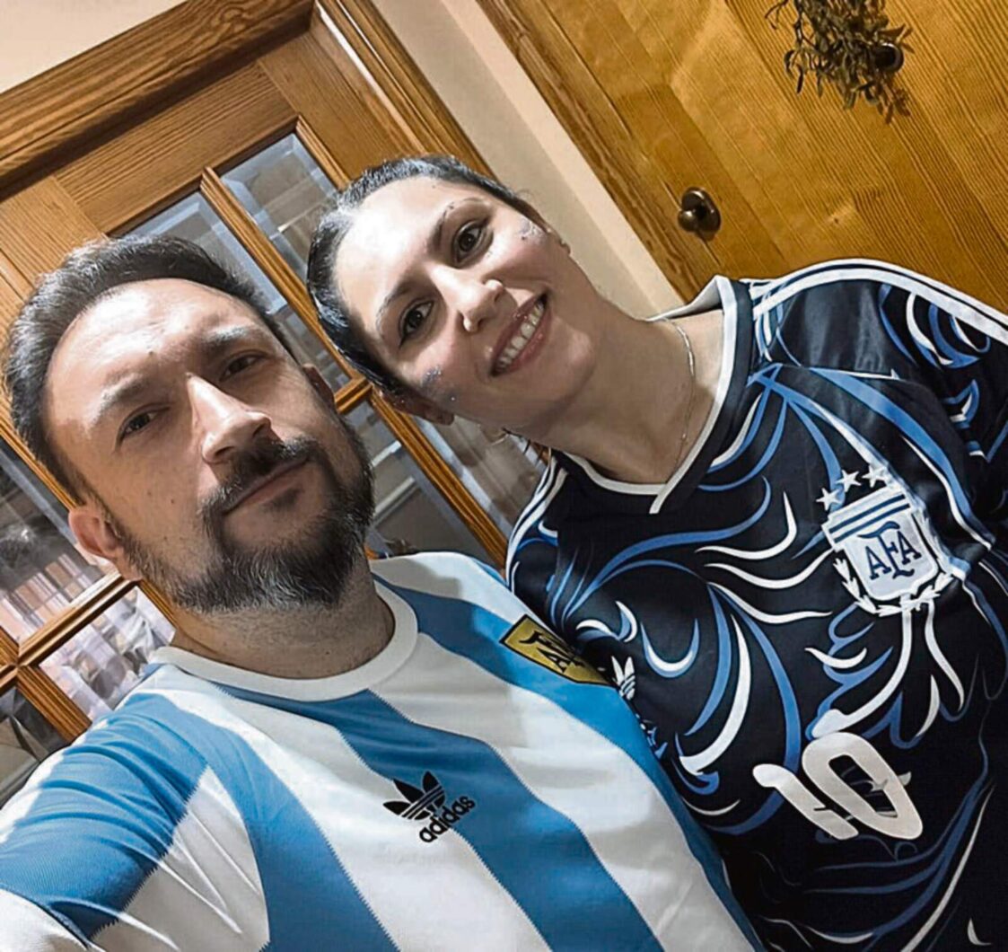 espana-argentina-perdedor-sofa-final-mundial-divide-pareja-agustin-victoria-8