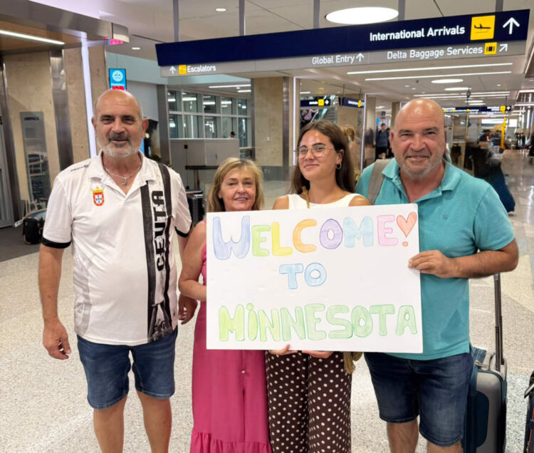 familia-caballa-final-mundial-colores-espana-ceuta