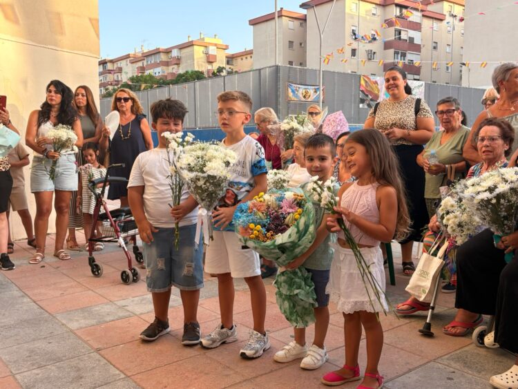 flores-musica-abren-cultos-virgen-del-carmen-poligono-00017
