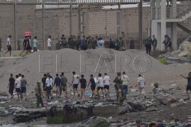 guardia-civil-frontera-inmigrantes-crisis-migratoria-7