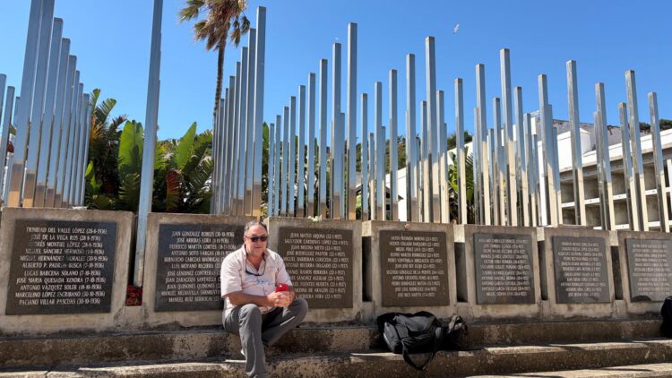 hoy-se-donde-esta-mi-abuelo-emotivo-viaje-nieto-fosa-represaliado-ceuta
