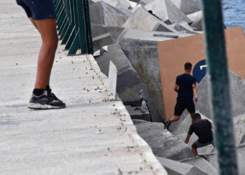 inmigrantes-mena-puerto-sin-marca-10
