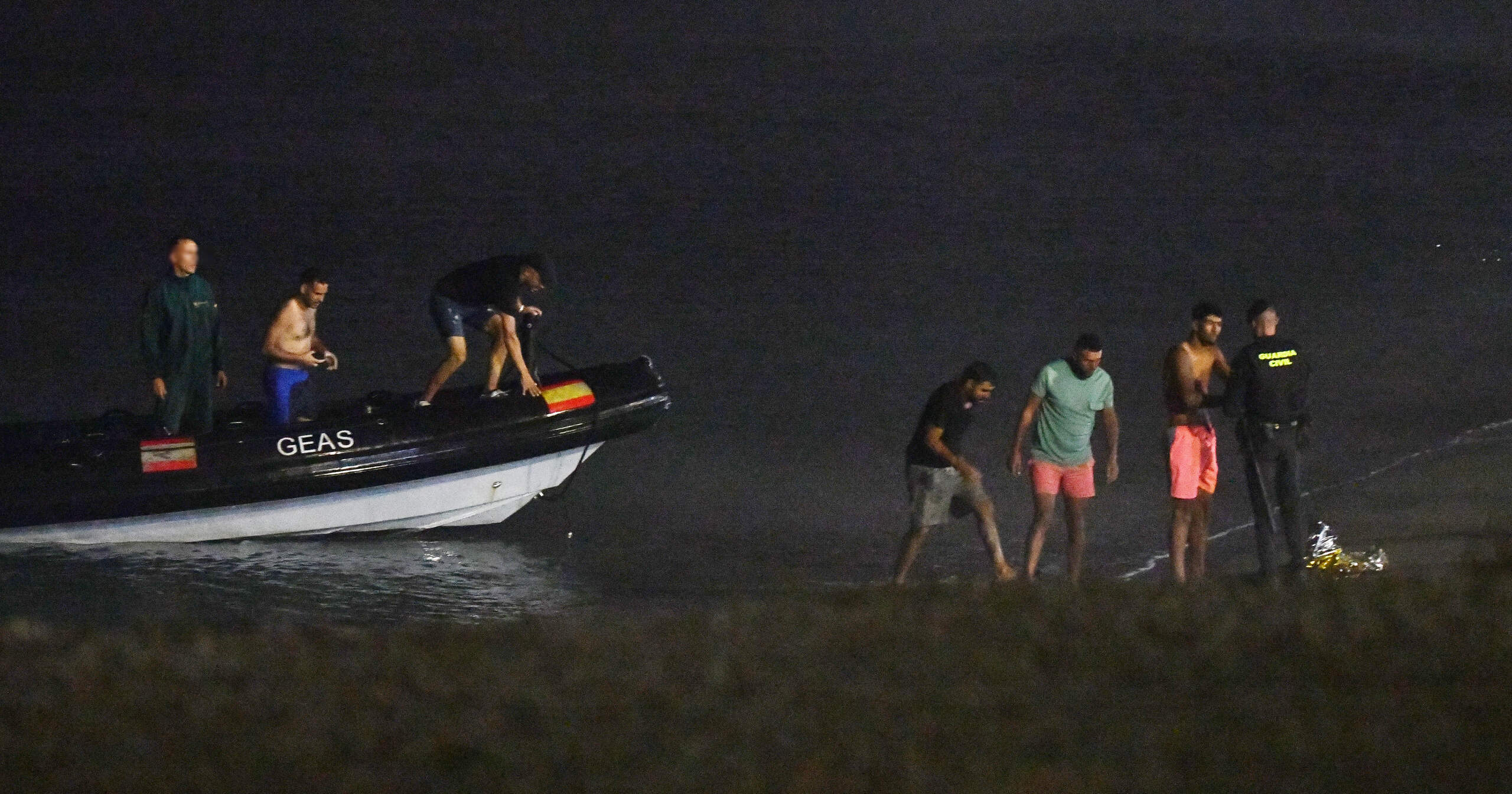 inmigrantes-nado-guardia-civil-2